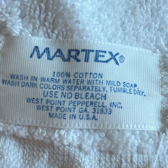 Vintage set of 2 Christmas hand towels/embroidered ornament & Christmas candles - Picture 5 of 9